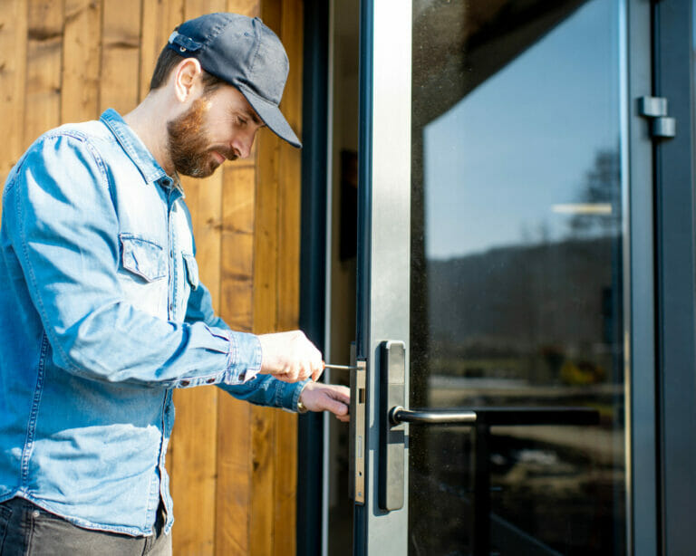 Read more about the article A Homeowner’s Guide to Regular Lock Upkeep